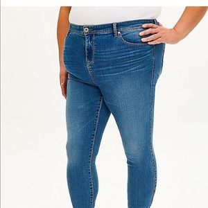 Torrid midfit super skinny Jean eco soft wash 26